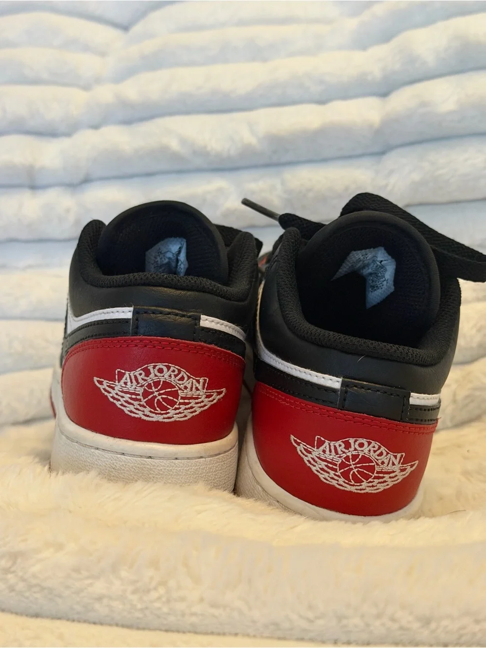 Nike Kids Low-Top Sneakers in Black White Red